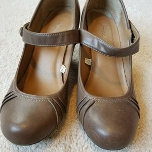 Xhilaration Mary Jane heels